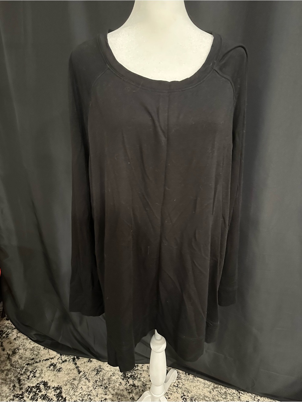 Livi Active Black Long-Sleeve Scoop Neck Tunic